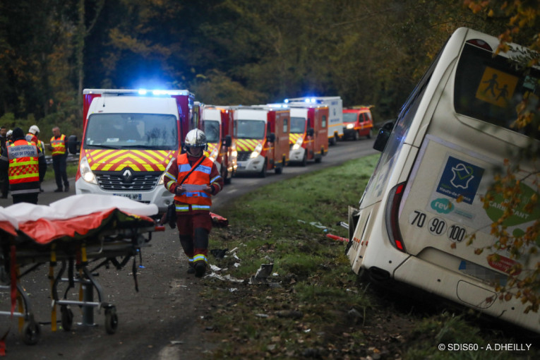 Stravičan sudar dva školska autobusa! Osam tinejdžera završilo u bolnici