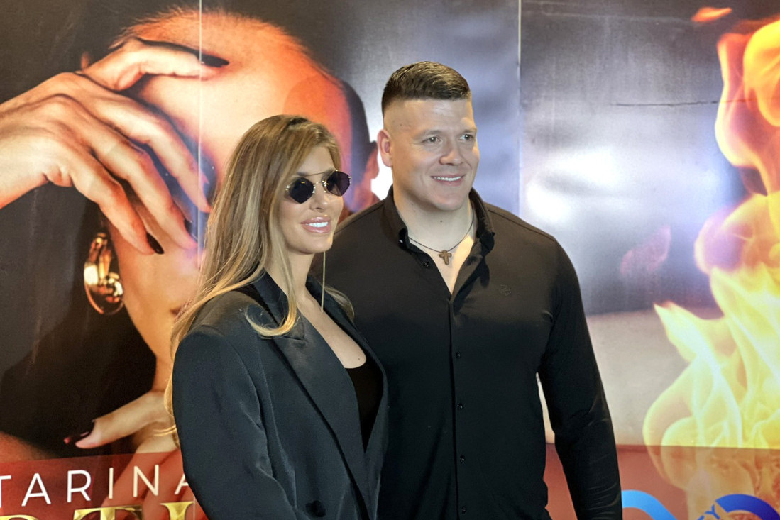 Ovo je kuća Slobe Radanovića u Slankamenu: Pevačeva žena planira da je ukrasi jelkom od tri metra! (FOTO)