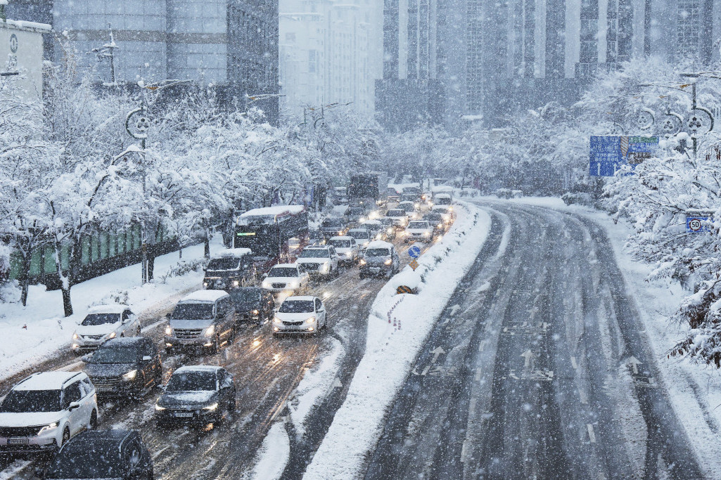 Snežne padavine odnele 4 života u Seulu! Najteži novembarski sneg u poslednjih 117 godina (FOTO)