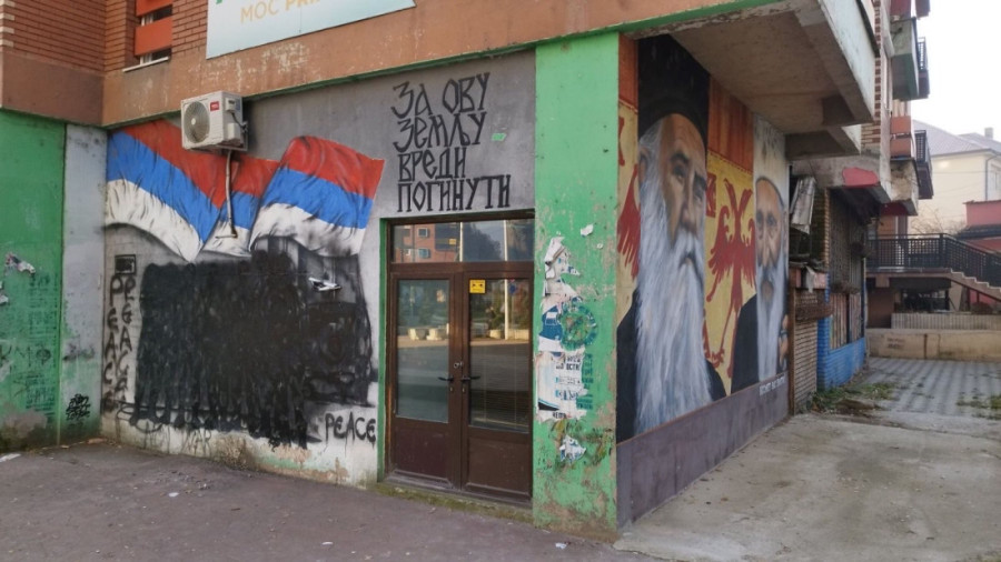 "Zločin iz mržnje prema Srbima": Oskrnavljen mural posvećen herojima s Košara u Kosovskoj Mitrovici (VIDEO)