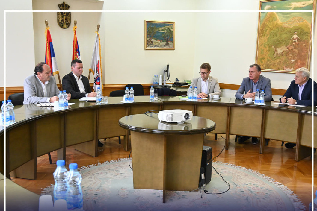 Predsednik opštine Inđija Marko Gašić održao sastanak sa predstavnicima NIS-a o ponovnom pokretanju izvora tople vode