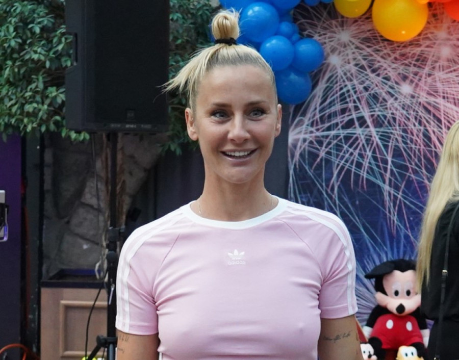 Milica Dabović ponovo žestoko zagrmela na Saru Jo: Idiotkinja, sahranjuju joj druga, a ona slika suzu!