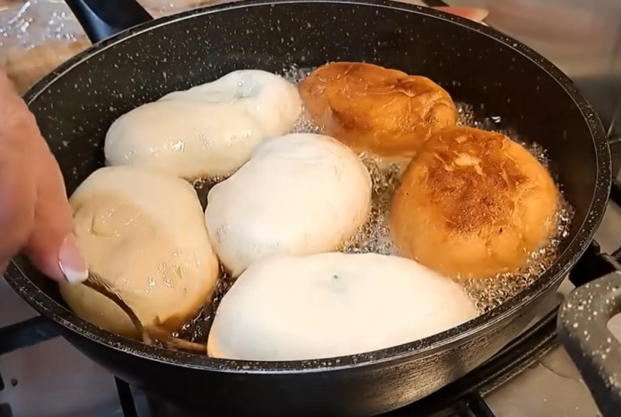 Recept dana: Ruske piroške od krompirovog testa sa nadevom od sira i šunke - savršene za zimske dane