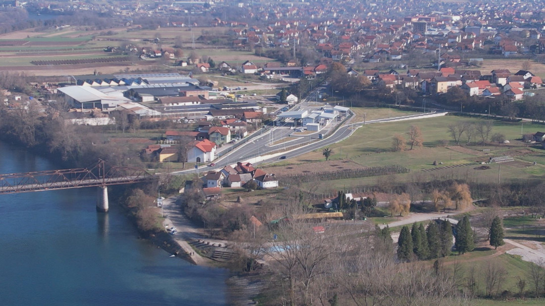 Kod njih svi dolaze po gorivo, oni za sve ostalo idu u Srbiju! Meštani poručuju: Bilo bi nam bolje da granica ne postoji! (FOTO, VIDEO)