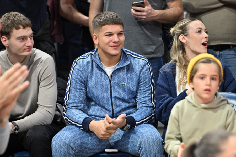 Zvezdu gleda kapiten Spajić, ali i "Bekam": Iz Njujorka "skoknuo" do Arene (FOTO)