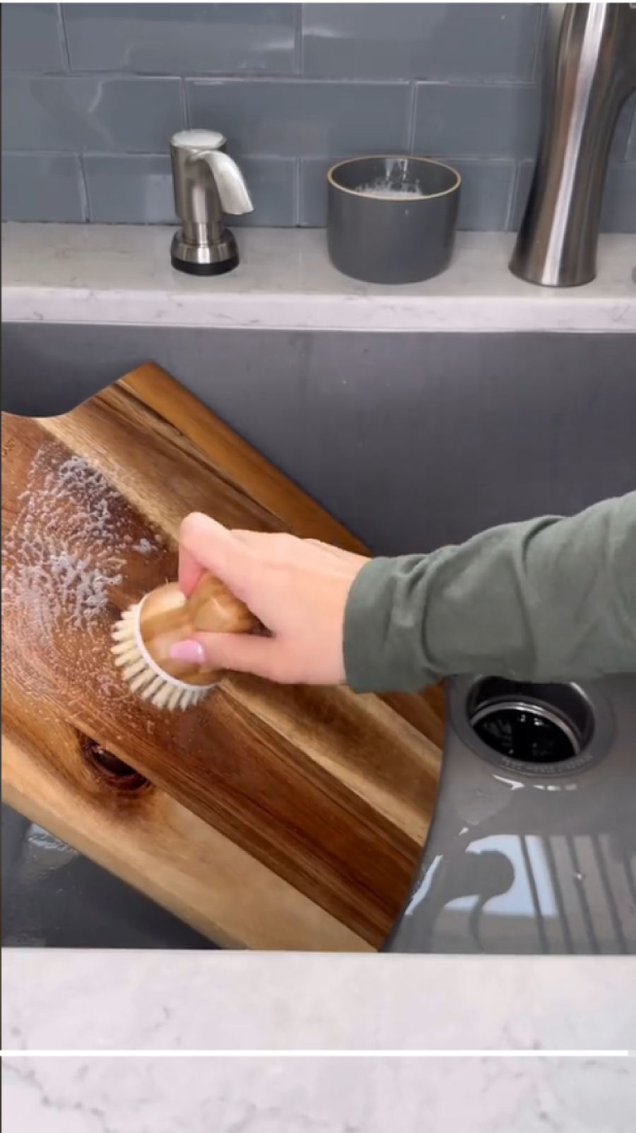 Neočekivane mogućnosti hidrogena: Titokerka podelila čak šest načina da ga iskoristite u kući i olakšate sebi čišćenje (VIDEO)