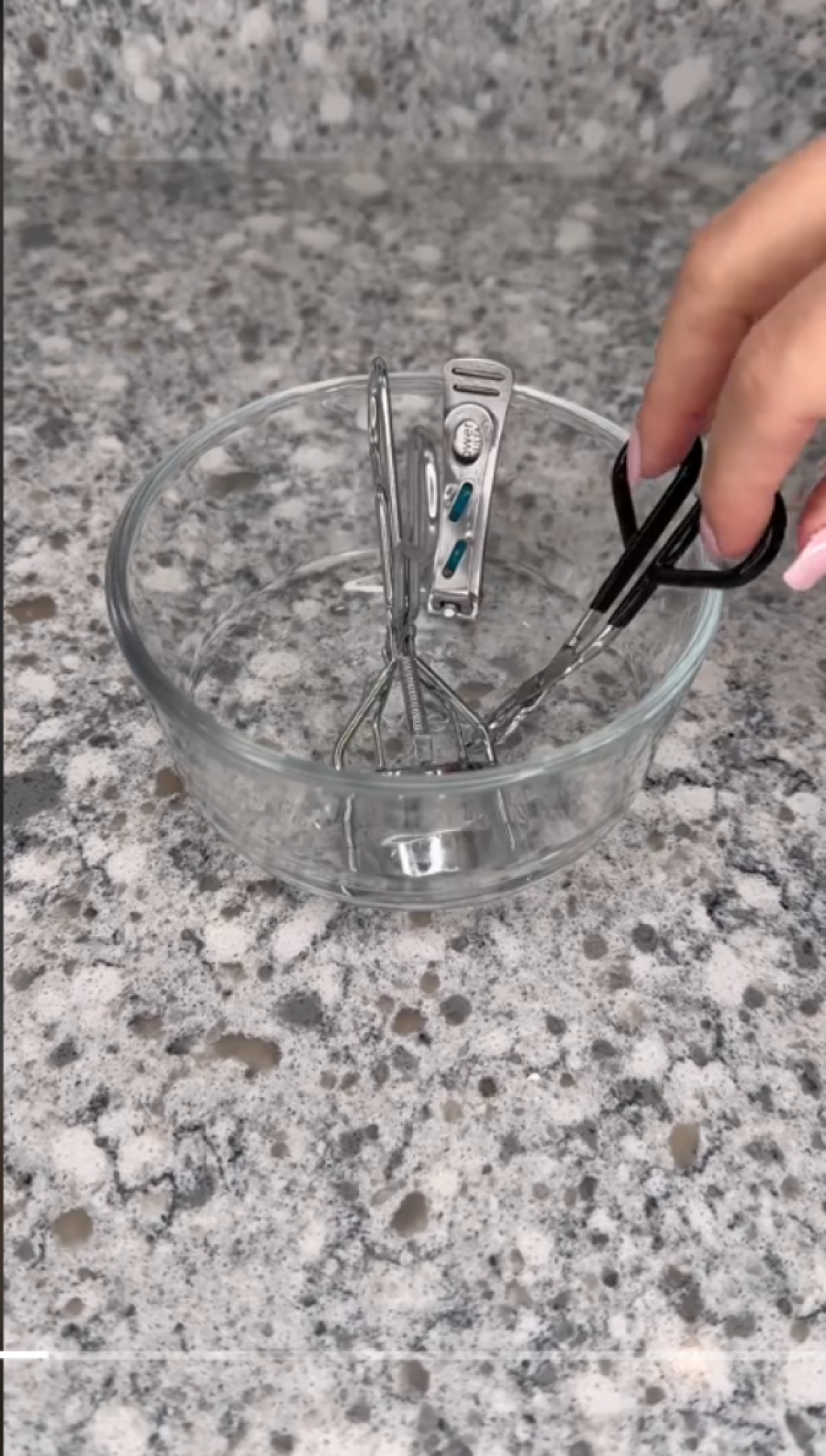 Neočekivane mogućnosti hidrogena: Titokerka podelila čak šest načina da ga iskoristite u kući i olakšate sebi čišćenje (VIDEO)