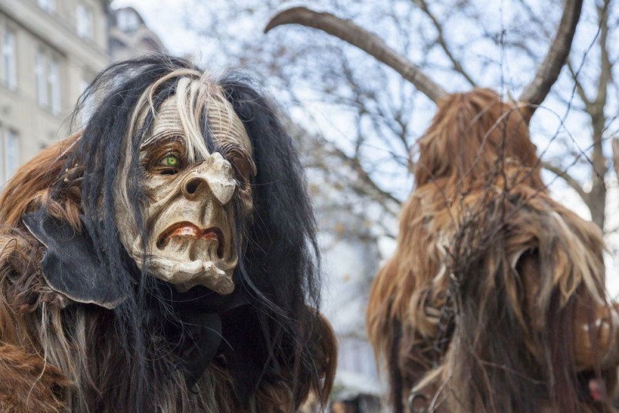 Legenda o demonu koji kažnjava nevaljalu decu: Krampus se pojavljuje jednom godišnje, a parada posvećena njemu je prava atrakcija (VIDEO)