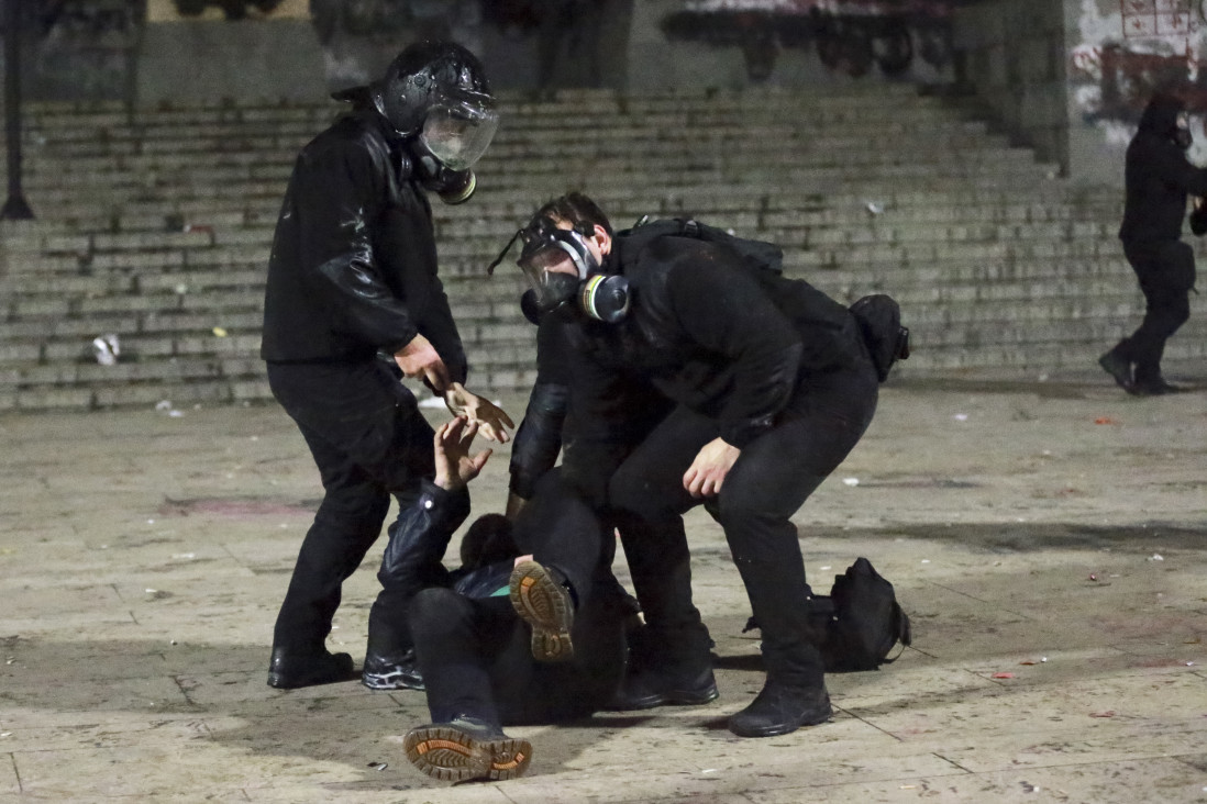 Gruzijski opozicioni lider uhapšen nakon protesta: Posle sukoba policijskih snaga i demonstranata odveden u pritvor (FOTO/VIDEO)