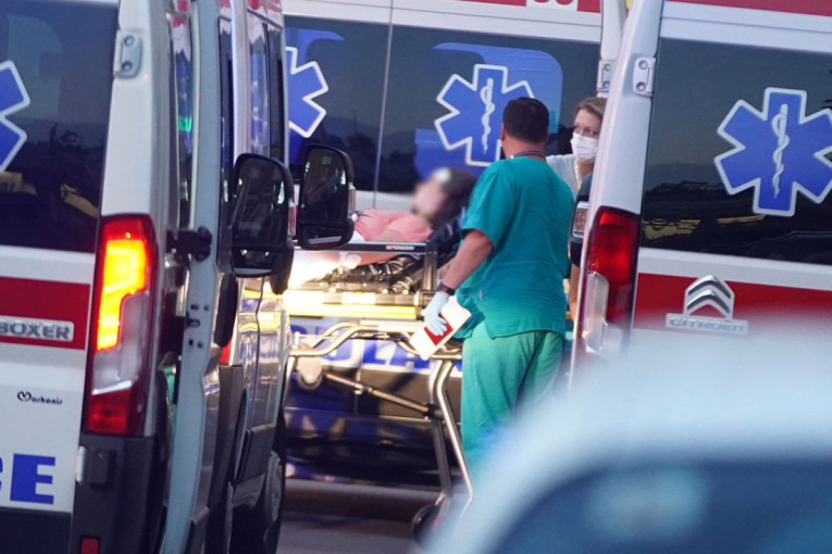 Ohrabrujuće vesti iz Tiršove: Devojčica (1) povređena u teškoj nesreći u Kraljevu danas ide kući