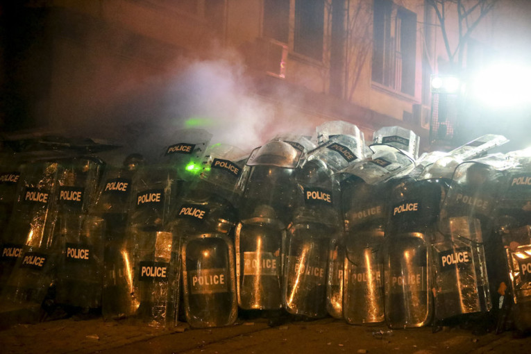 Protesti u Gruziji ušli u 13. dan, građani ponovo okupljeni ispred parlamenta