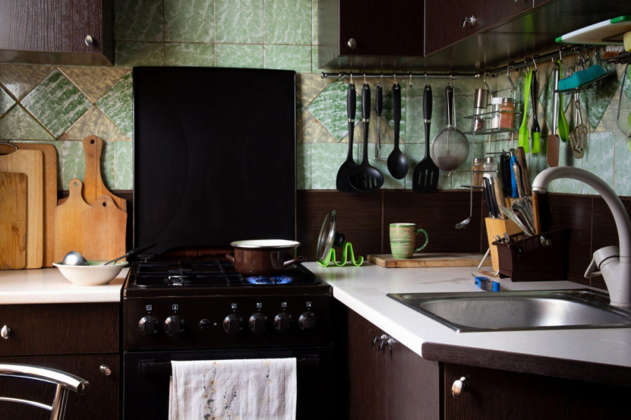 Znate li pravu svrhu fioke ispod šporeta? Evo kako da je pravilno iskoristite! (VIDEO)