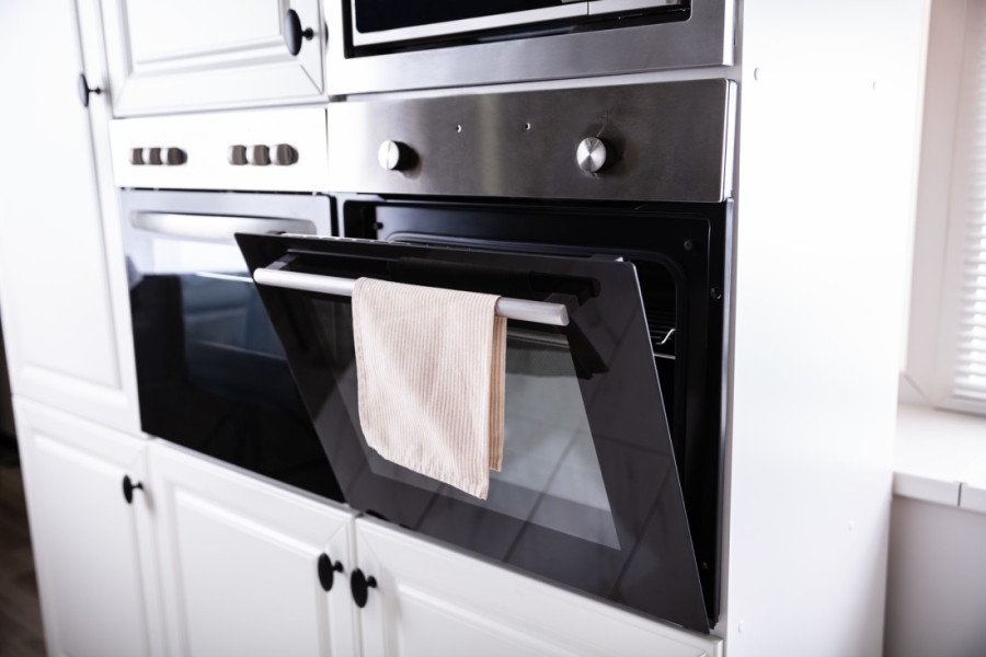 Brzo i efikasno čišćenje rerne bez hemikalija: Eliminišite neprijatne mirise i masne ostatke za samo 20 minuta