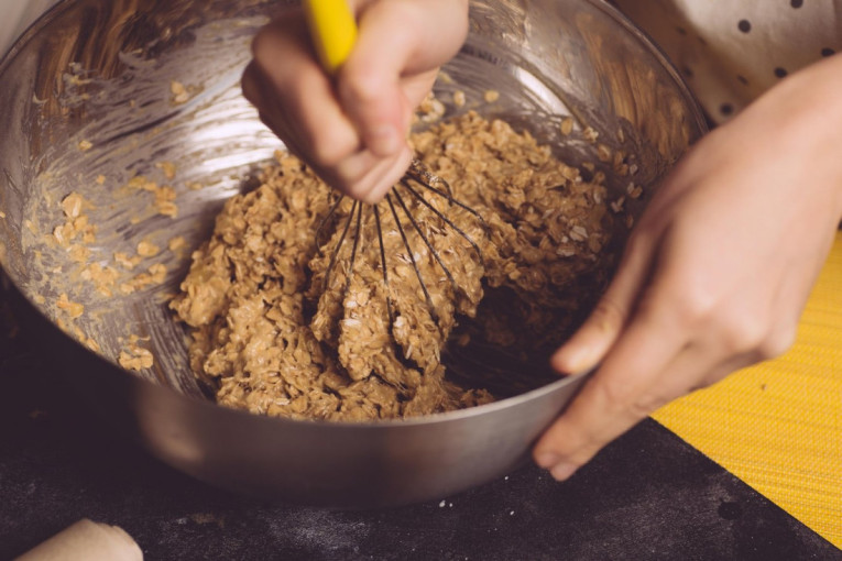 Recept dana: Čizkejk torta sa malinama se ne peče i idealna je za sve ljubitelje voćnih i kremastih poslastica