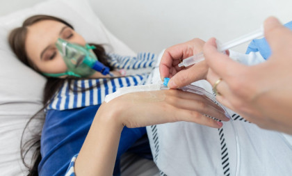 Majka ugledala beli odsjaj u oku ćerke, a onda je usledio šok: Tumor joj gotovo potpuno zahvatio oko (FOTO)