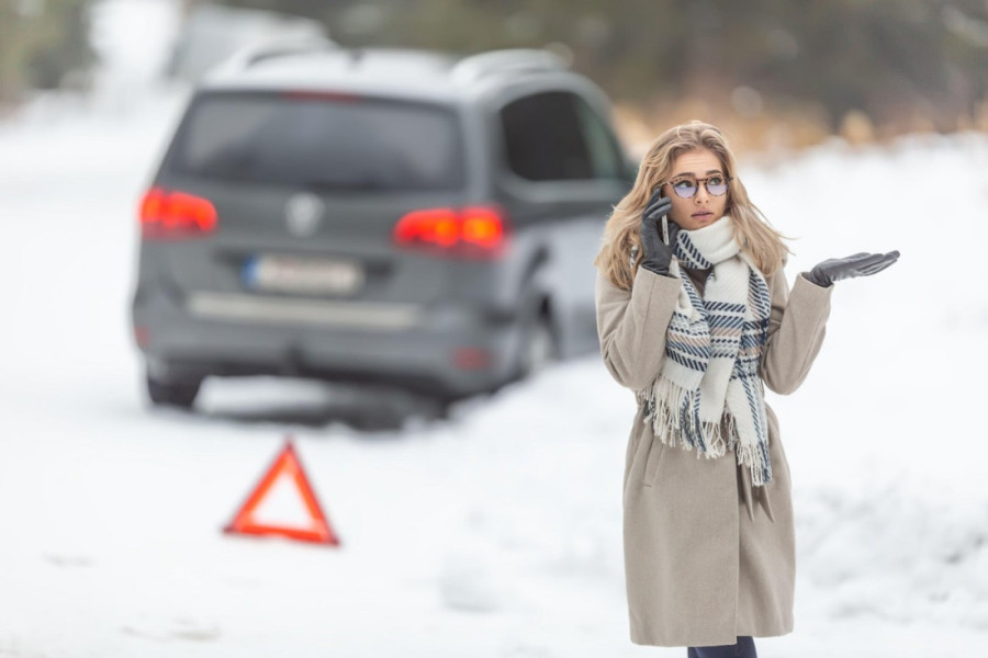 Kako da se ponašate za volanom i šta da radite ako vas sneg iznenadi, a na kolima su letnje gume