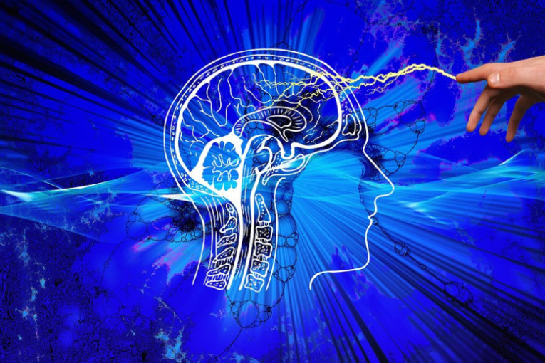 Ludost ili hrabrost? Poljak se popeo na vrh zaleđene planine na -35 stepeni, i to samo u šortsu (VIDEO)