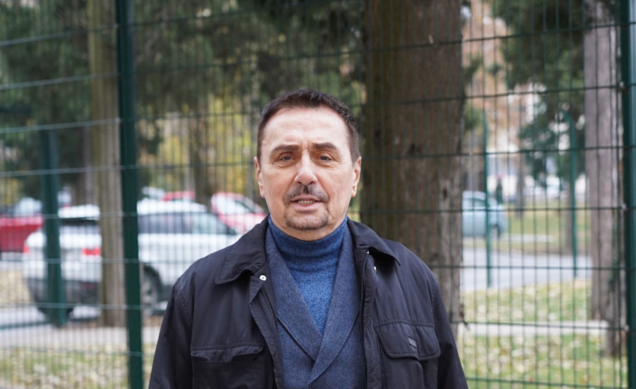 Golišavi Dragan Kojić Keba samo u bademantilu! Pevač se opustio u spa centru, a onda zapevao