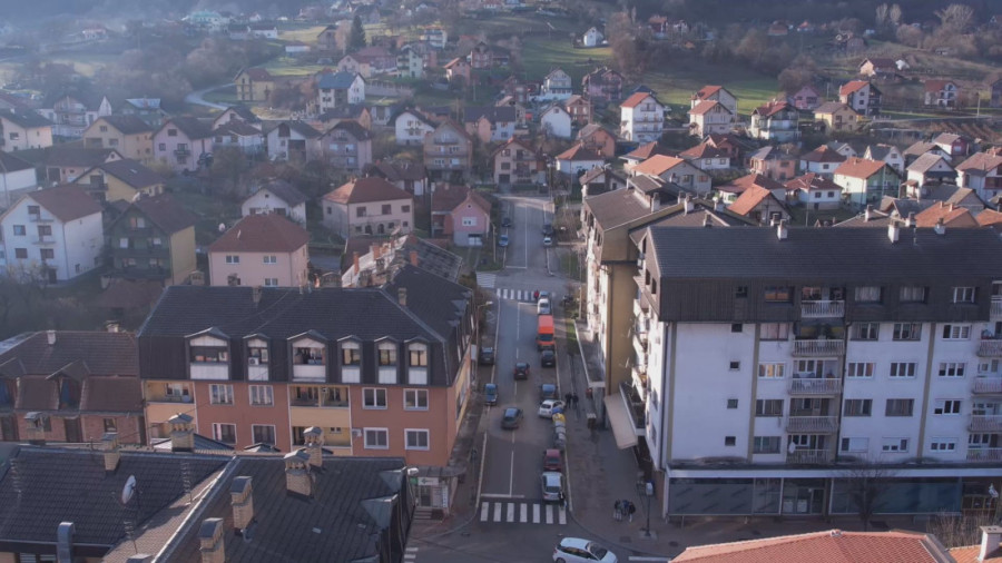 Nekada bila opština sa velikim zagađenjem vazduha: Preko 100 domaćinstava u Kosjeriću sada se greju na energetski prihvatljiv način!