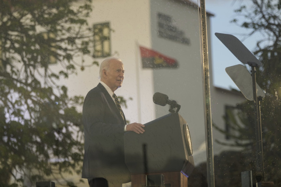 Tri očajnička poteza: Bajden se pred kraj mandata setio da pomete kuću