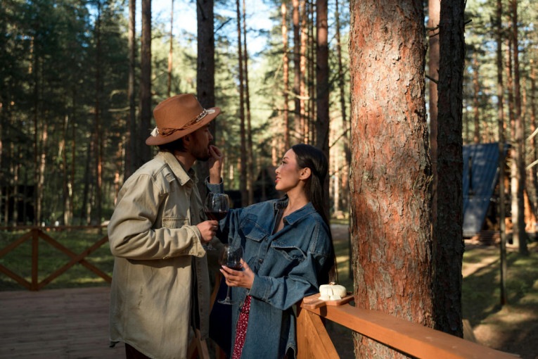 Ljubavni horoskop od 17. do 23. novembra: Bikovi, budite iskreni prema partneru, Rakovi, moguće su velike promene