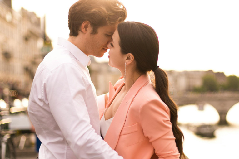 Ljubavni horoskop od 17. do 23. novembra: Bikovi, budite iskreni prema partneru, Rakovi, moguće su velike promene