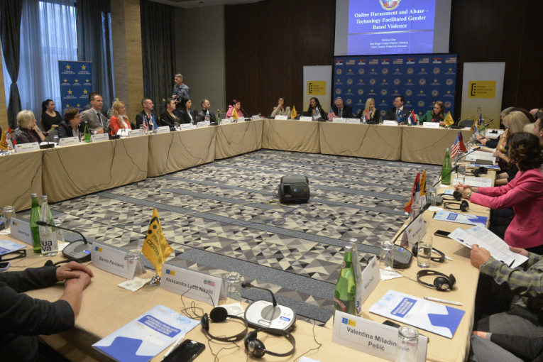Čak 65 odsto žena doživelo nasilje na internetu: Potrebni još stroži zakoni protiv digitalnog nasilja