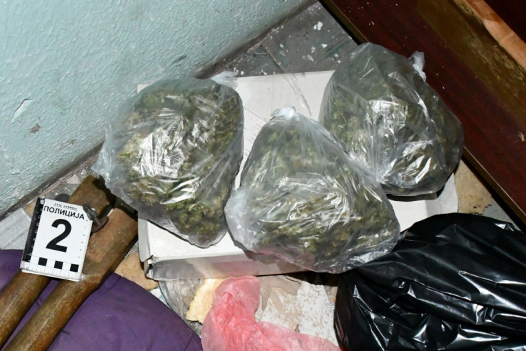 Otkrivamo! Ubica iz kafane u bekstvu otimao kola i pare od prolaznika po Smederevu