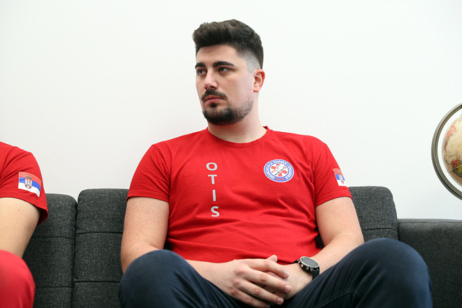 Jedan poziv i tri reči - pala je nadstrešnica! Ispovest hrabrih spasilaca: Prizor ispod ruševina u Novom Sadu ostaće im urezan večno (VIDEO)