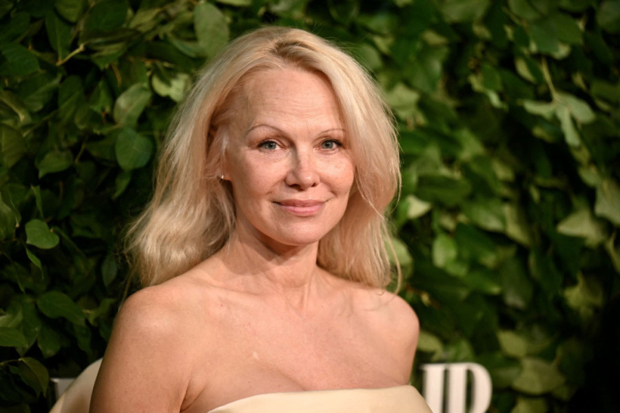 "Glupa plavuša" koja se slučajno našla na pravom mestu: Uloga kojom se Pamela Anderson oslobodila imidža seks-simbola (VIDEO)