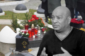 Tužnih pet godina od smrti Džeja: Njegov prijatelj Dorćolac mu zasvirao violinu na grobu (VIDEO)