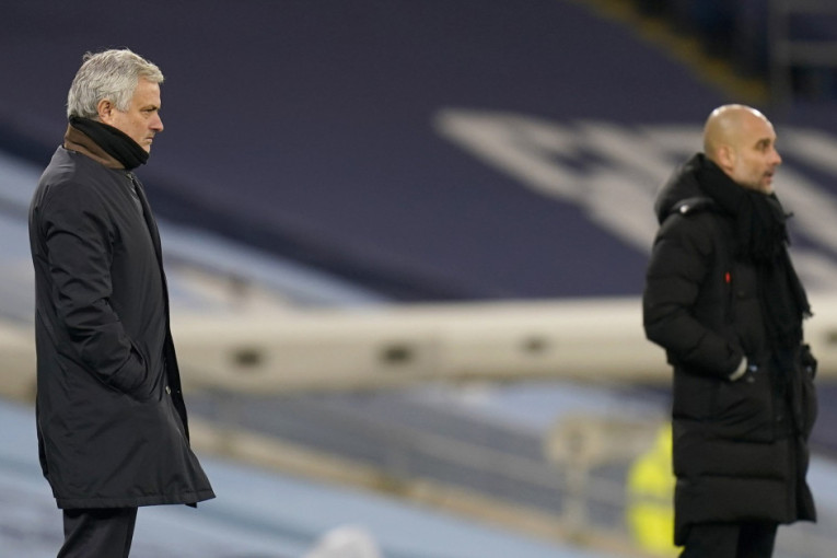 Transfer bomba u najavi! Murinjo se ponudio klubu sa kojim je osvajao trofeje (FOTO)