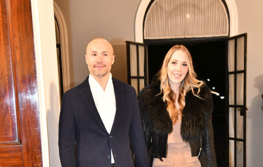 Aca Sofronijević postao tata: Harmonikaš sa lepom doktorkom dobio ćerku!