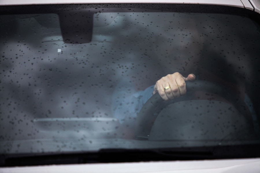 Jutarnja vlaga i magla nestaju za minut: Evo čime treba da poprskate stakla pre paljenja kola ove jeseni