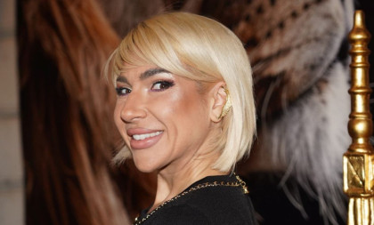 Kakav dekolte! Jovana Jeremić u izazovnom izdanju došla na Tigrov meč (FOTO)