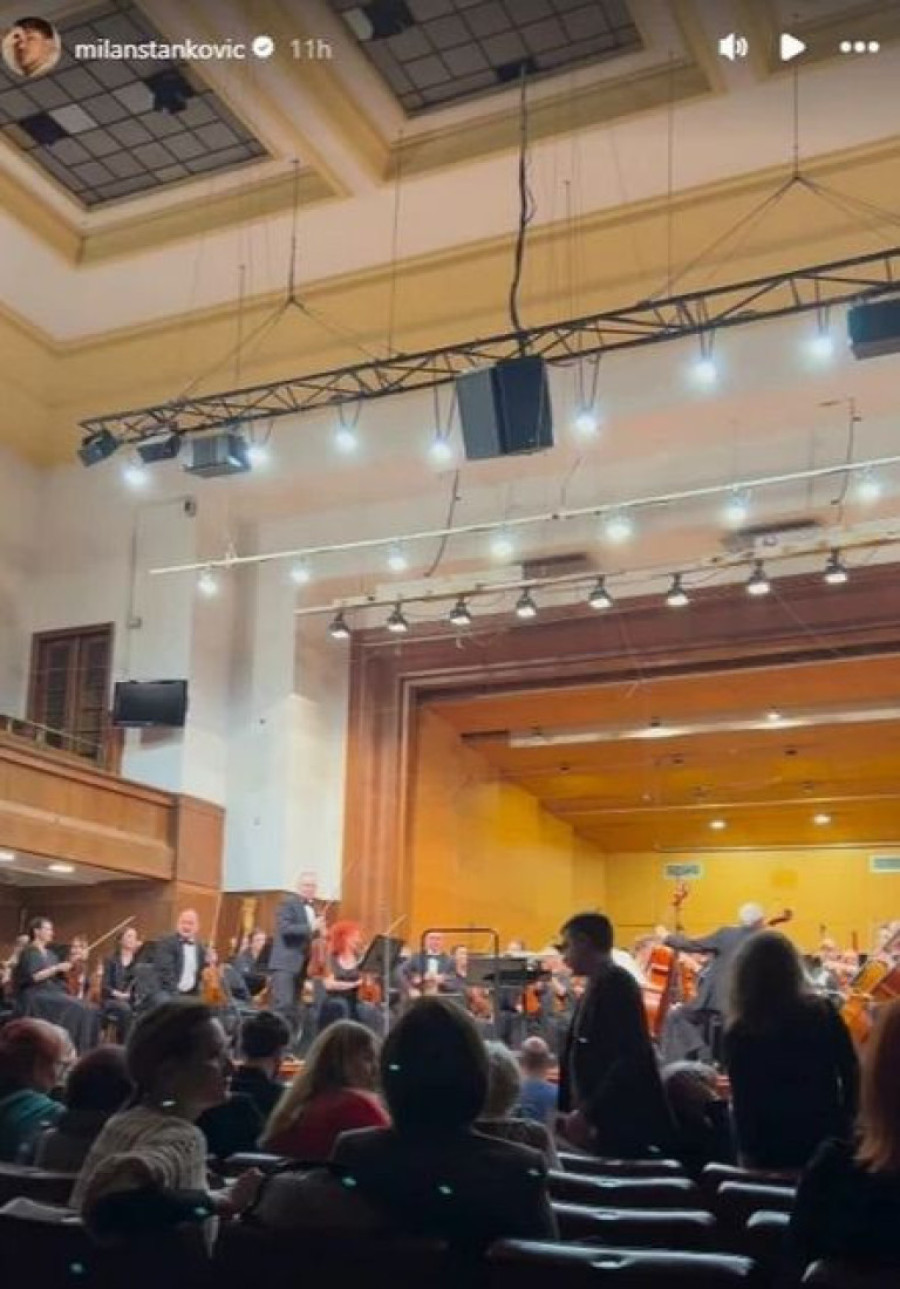 Milan Stanković u javnosti, posle dužeg vremena: Uživao u prvim redovima! (FOTO)