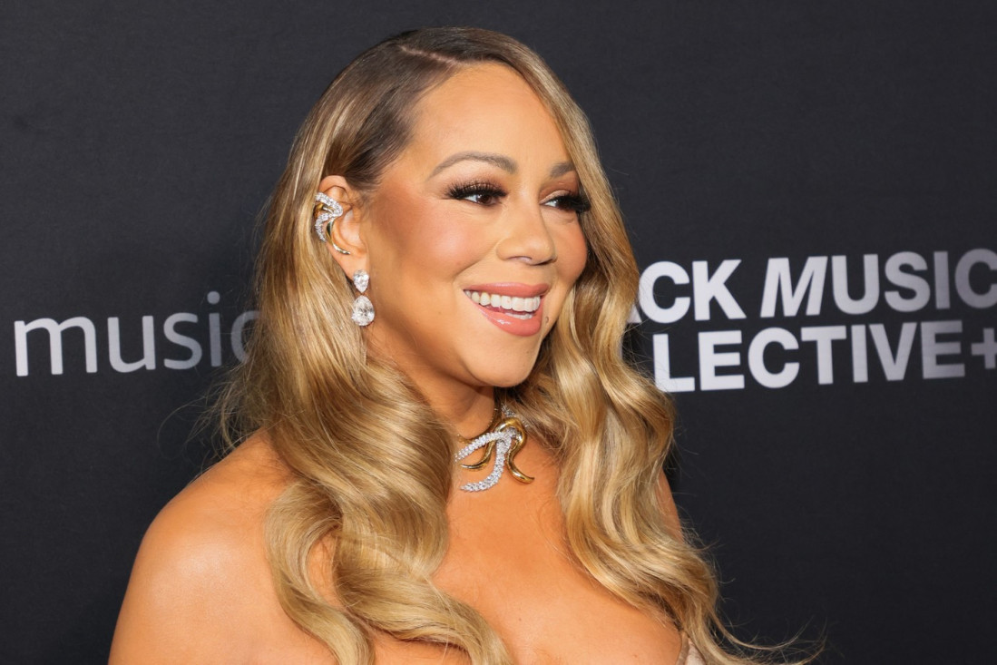 Pevačica se jedva kretala na sceni! Fanovi zabrinuti za njeno stanje: Bože, da li je dobro? (VIDEO)