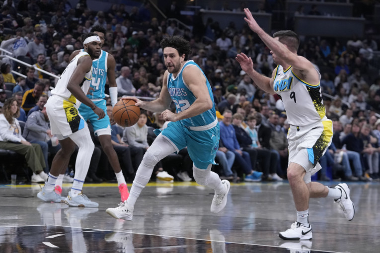 Šarlot konačno pobedio, posle 8 poraza: Miciću "mrvica" nedostajala za dabl-dabl