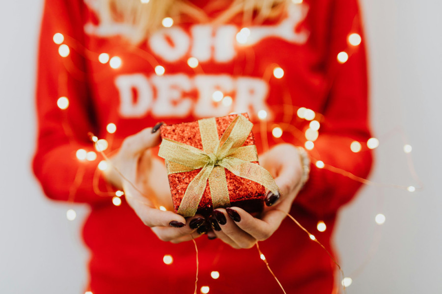 "Secret Santa" u firmi: Šta kupiti kolegi, a da ne pogrešiš i da ne bude neprijatno?