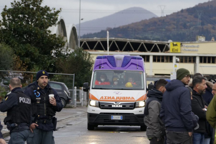 Raste broj mrtvih! Jaka eksplozija u rafineriji odjeknula Firencom, traga se za još jednom osobom (VIDEO)