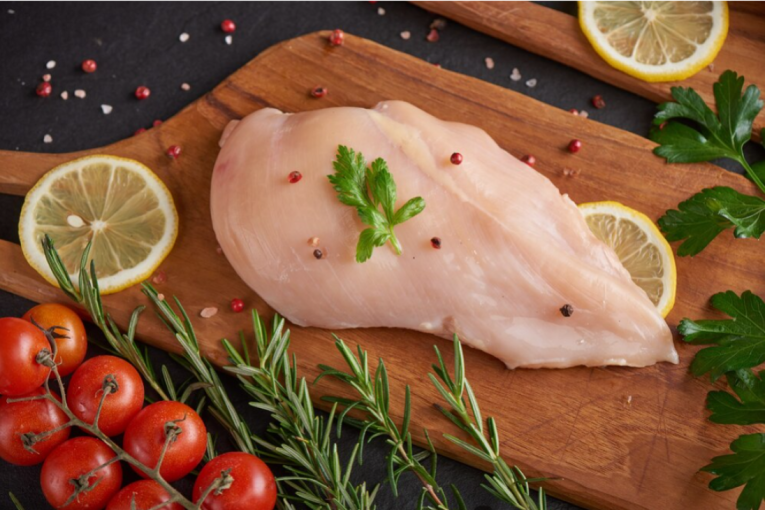 Recept dana: Zapečena piletina sa zeljem i sirom, jednostavan obrok koji se topi u ustima