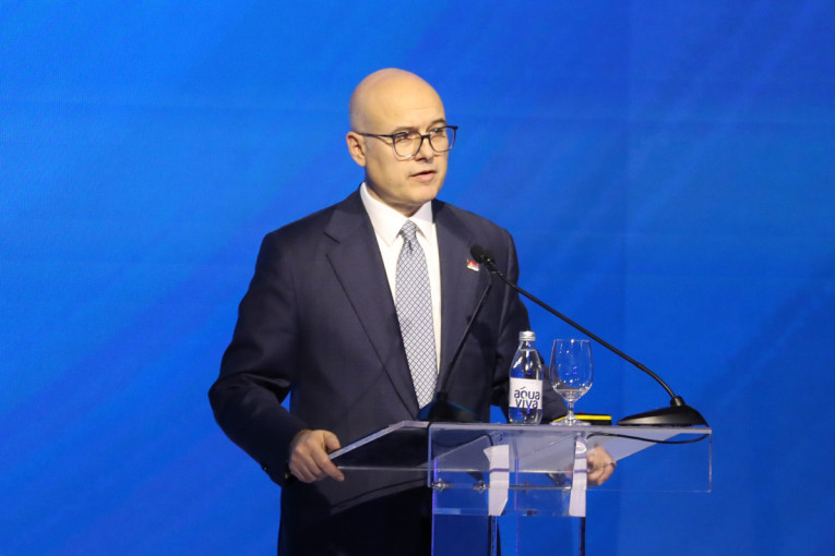 Danas se zaključuju ocene iz prvog polugodišta! Časova će biti vikendom i tokom leta?!