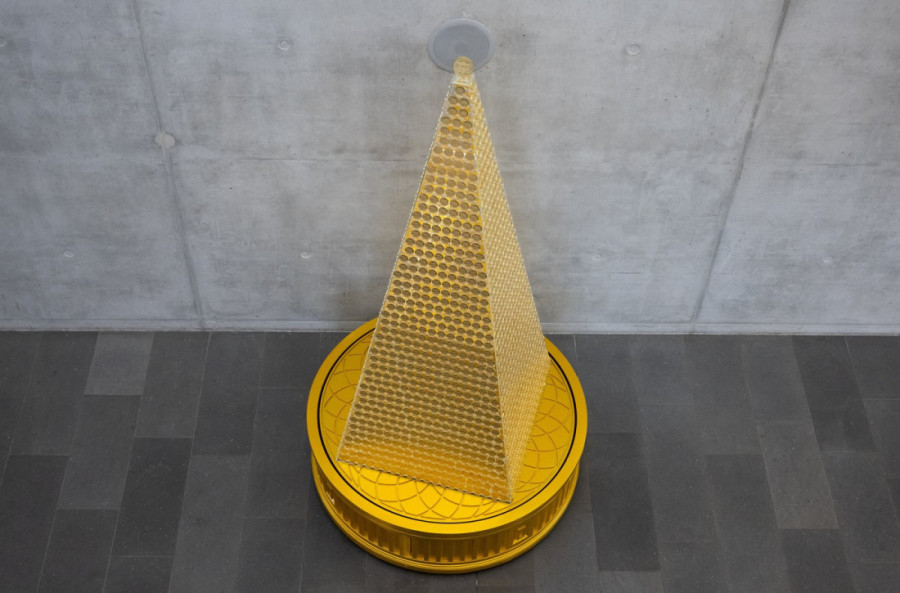 Vaša firma nema ovakvu jelku: Kompanija u Nemačkoj predstavila je neizaostavnu prazničnu dekoraciju od čistog zlata - cena će vas frapirati