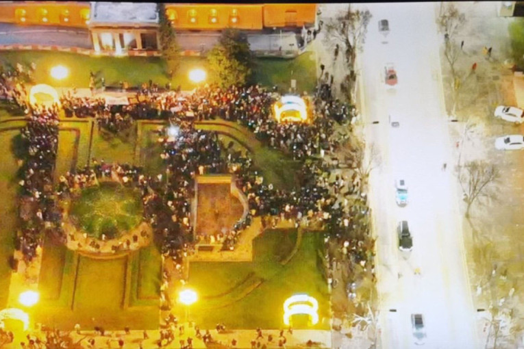 Sve "student" do "studenta"! Kamera usnimila najveće antisrbe na sinoćnjem protestu (VIDEO)