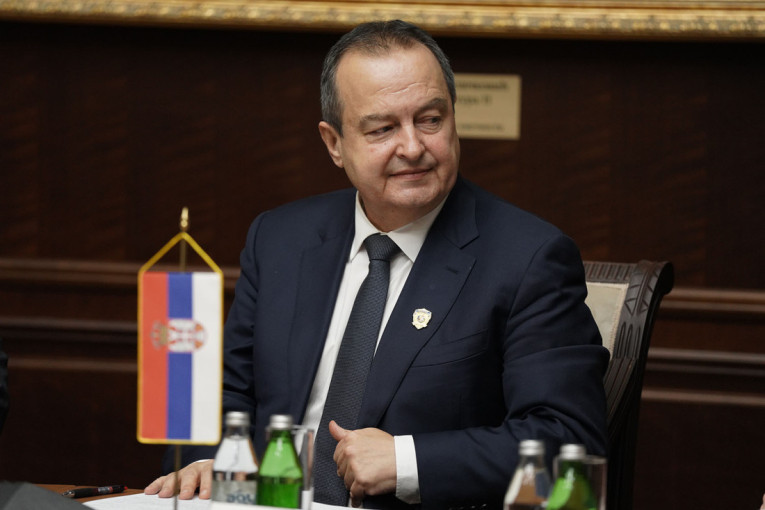 Ministar Dačić čestitao Božić po gregorijanskom kalendaru: Neka vam ovaj sveti dan donese mir, ljubav i nadu