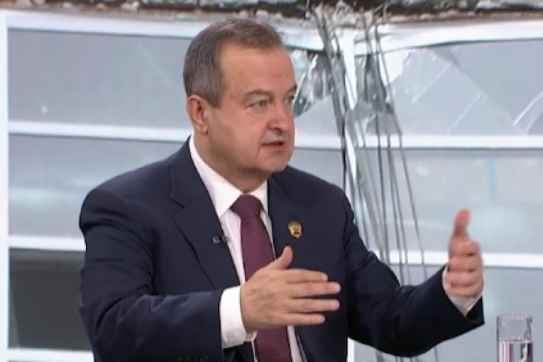 Dačić: Oko 600 studenata je sinoć protestovalo tokom obraćanja predsednika Srbije, sramotno je vređanje policije