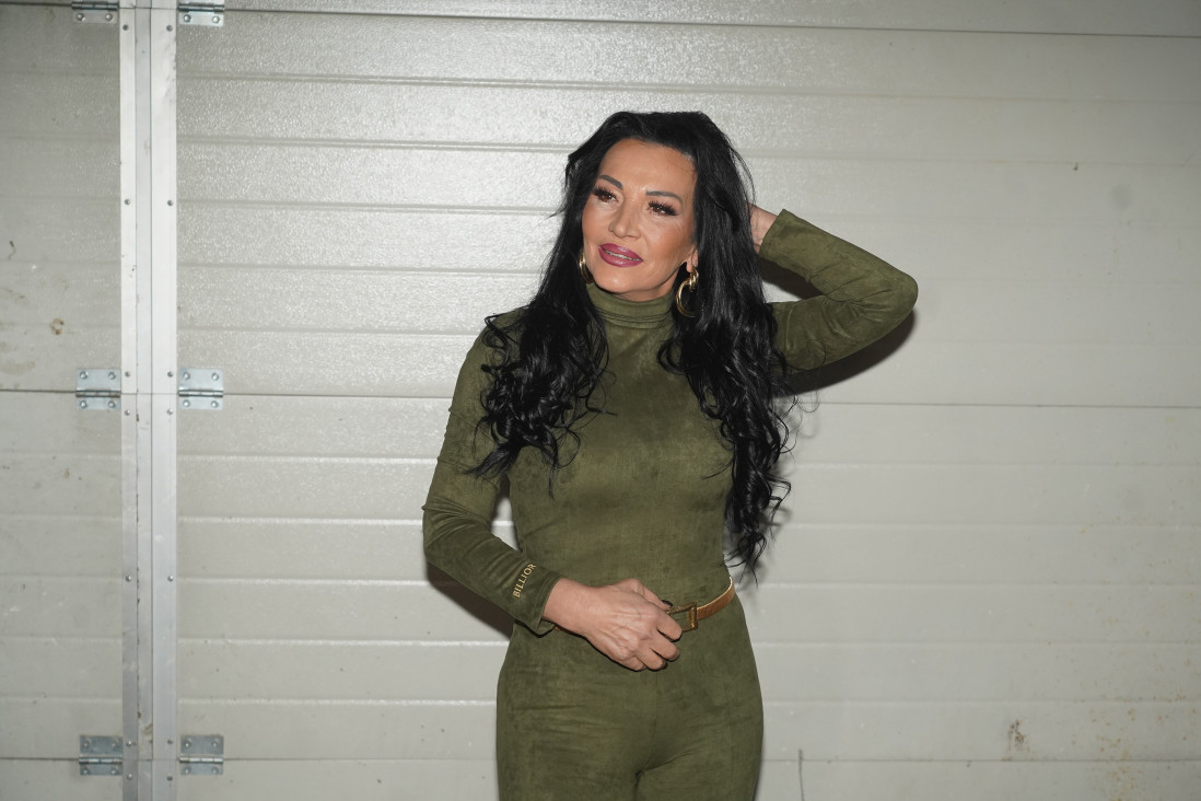 Javno plakala zbog majke, a sada podelila fotku sa polubratom: Ćerka Goce Božinovske šokirala sve!