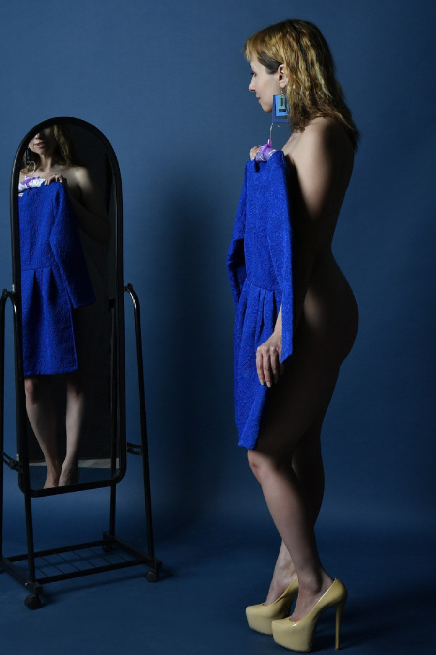 Napravite mesta za uspeh: Ovih 12 stvari treba da bacite iz svog ormara pre nove godine, inače će vas u 2025. pratiti beda i nemaština