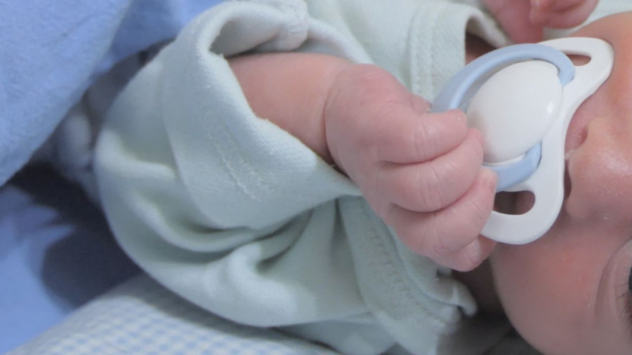 Ovo je maleni Vuk koji se rodio u autu! Hrabra majka Dragana i otac Petar još uvek ne veruju kako je na svet došao njihov sin (VIDEO)