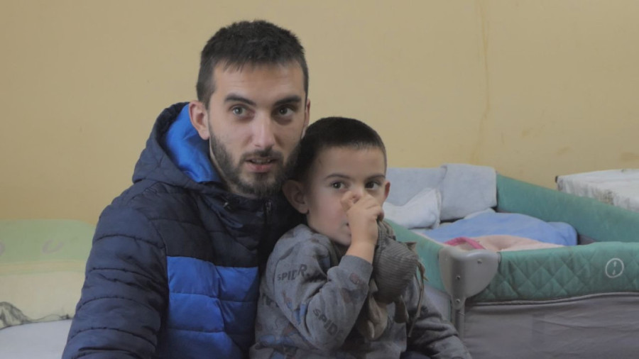 Ovo je maleni Vuk koji se rodio u autu! Hrabra majka Dragana i otac Petar još uvek ne veruju kako je na svet došao njihov sin (VIDEO)